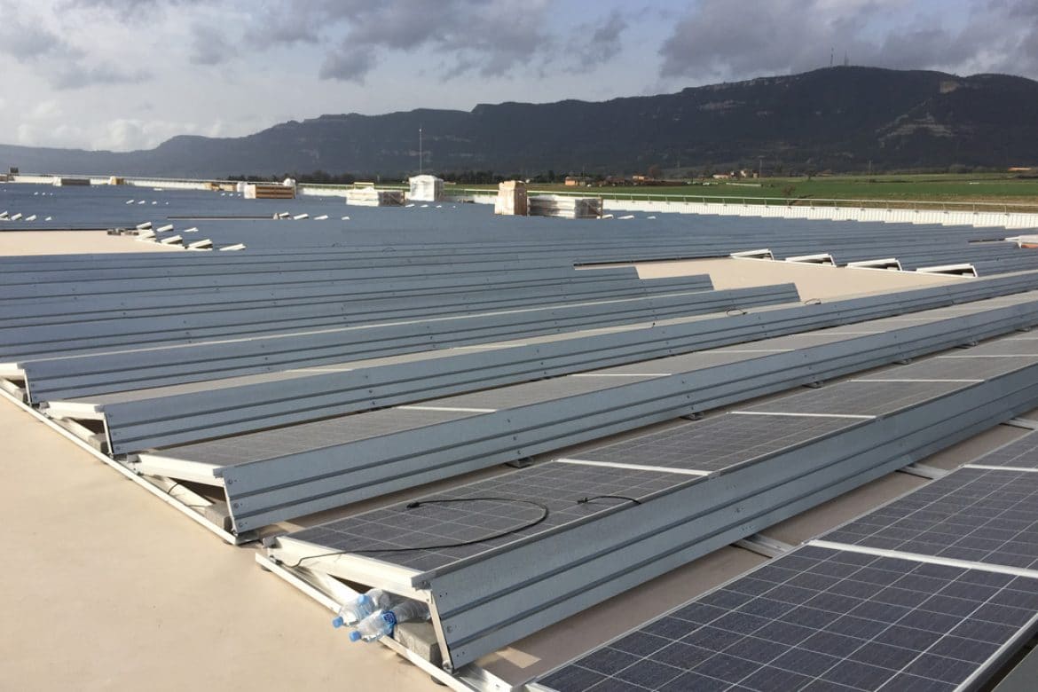 Estructuras para paneles solares en Bonpreu de Baleyà