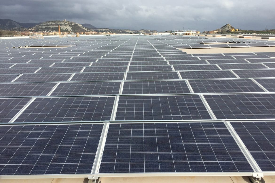 Instalación de paneles fotovoltaicos en Bon Preu de Balenyà