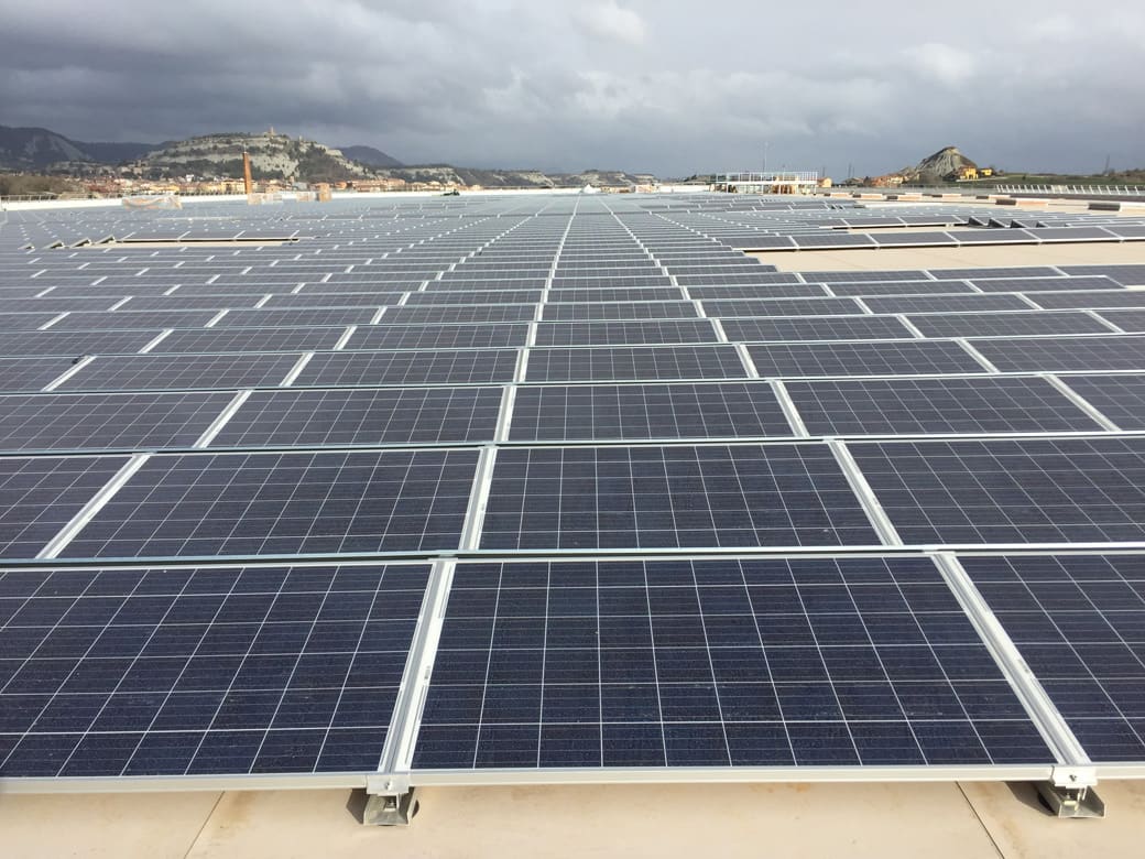 Instalación de paneles fotovoltaicos en Bon Preu Balenyà