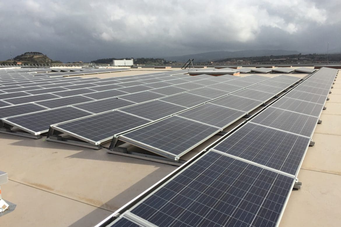 Instalación de paneles solares en supermercado Bon Preu de Balenyà