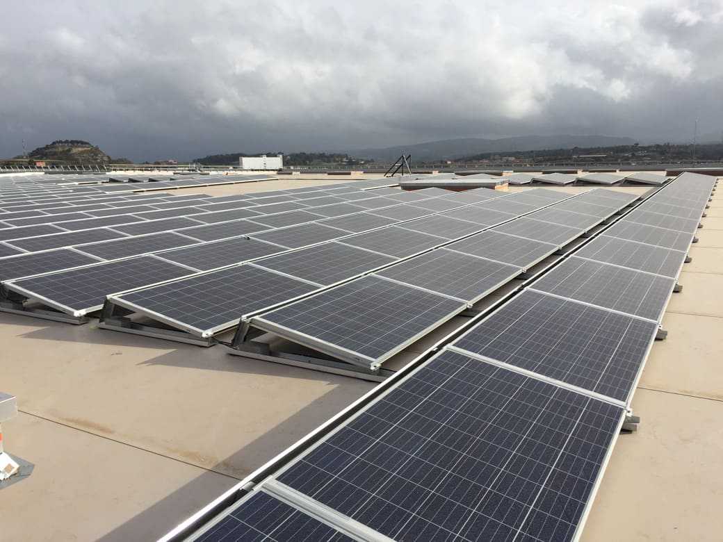 Instalación de paneles solares en supermercado Bon Preu Balenyà
