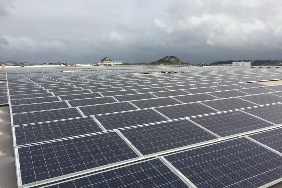 Instalación de placas solares en supermercado Bon Preu de Balenyà