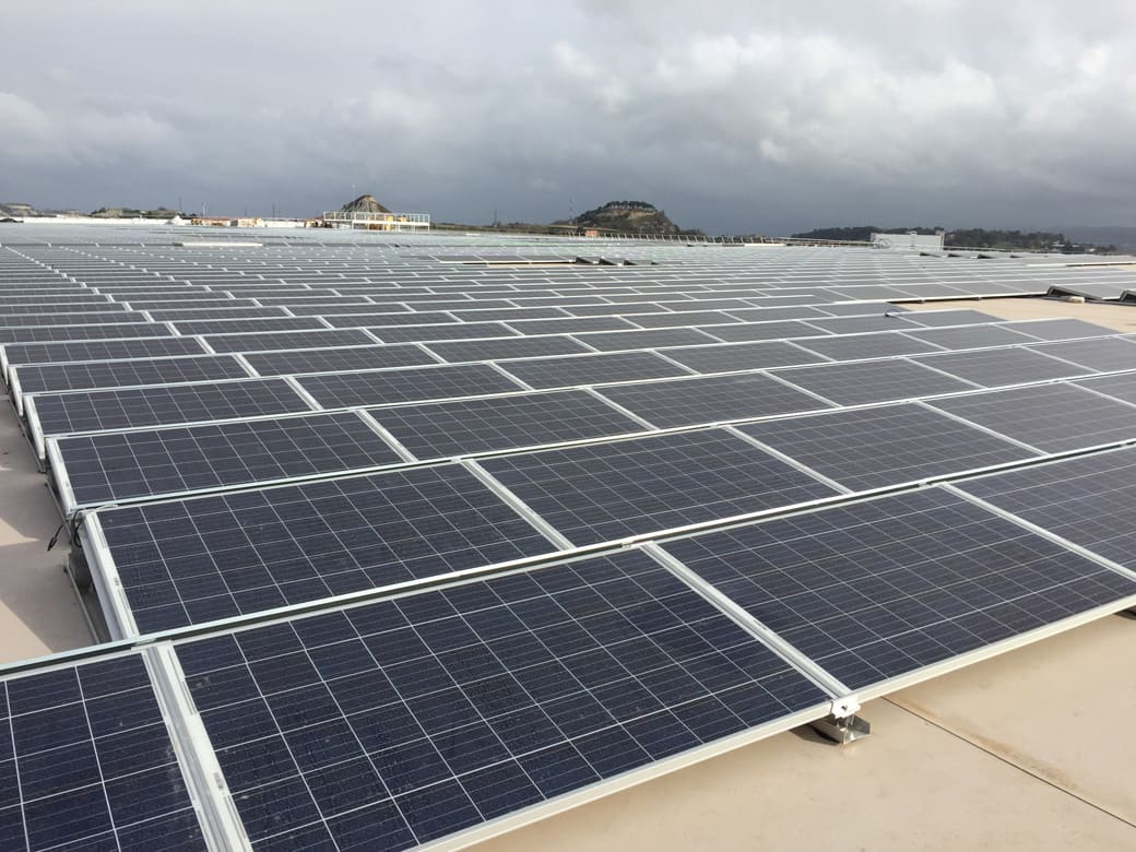 Instalación de placas solares en supermercado Bon Preu Balenyà