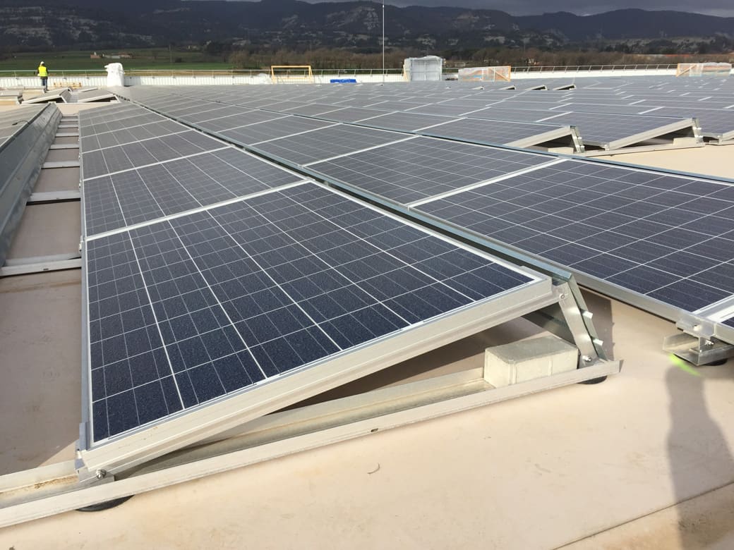 Instalación de placas fotovoltaicas en Bon Preu Balenyà