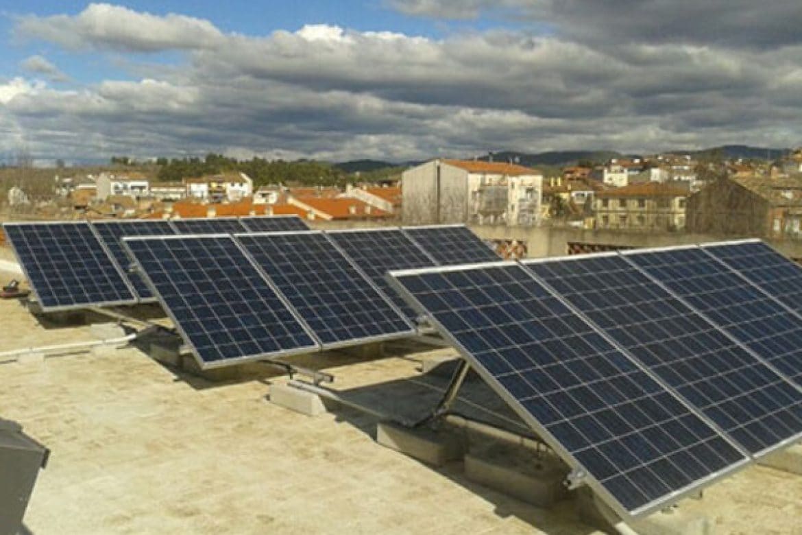 Instalación de Placas solares en Ayuntamiento de Artes