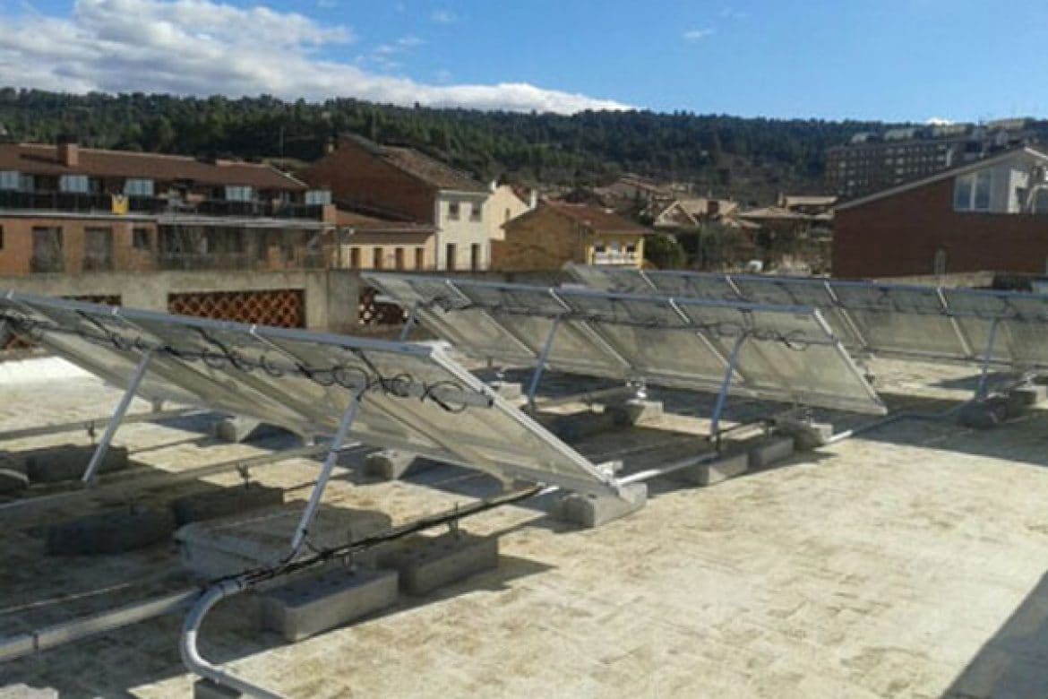 Soporte de placas solares en Ayuntamiento de Artes