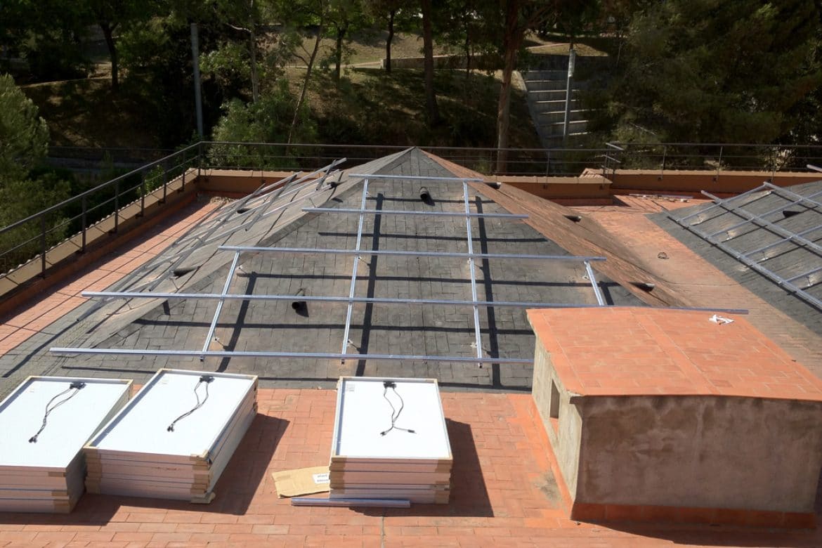Soportes para placas fotovoltaicas en Mundet
