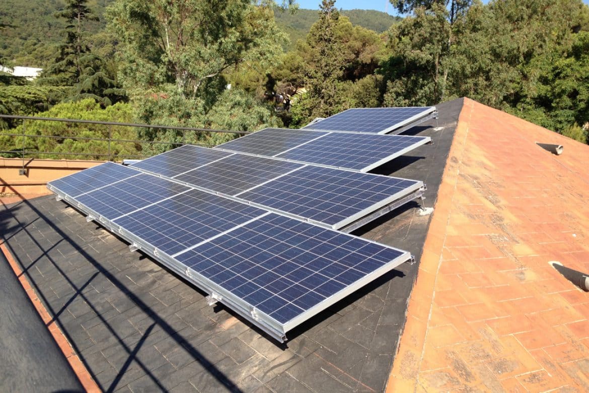 Paneles solares en el tejado de Mundet por C-Solar