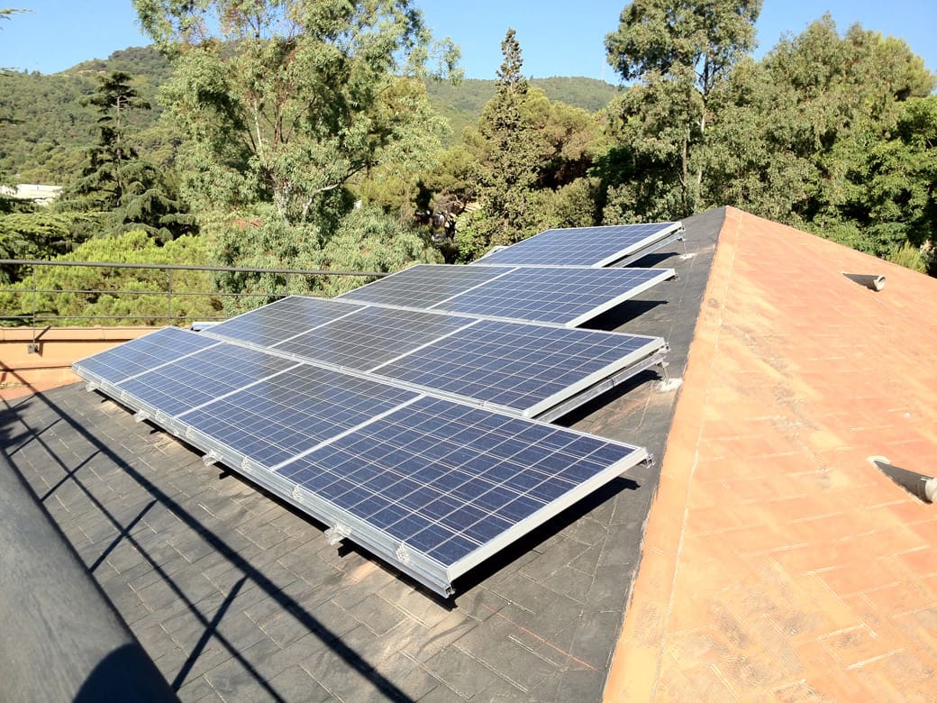 Paneles fotovoltaicos en el tejado de Mundet