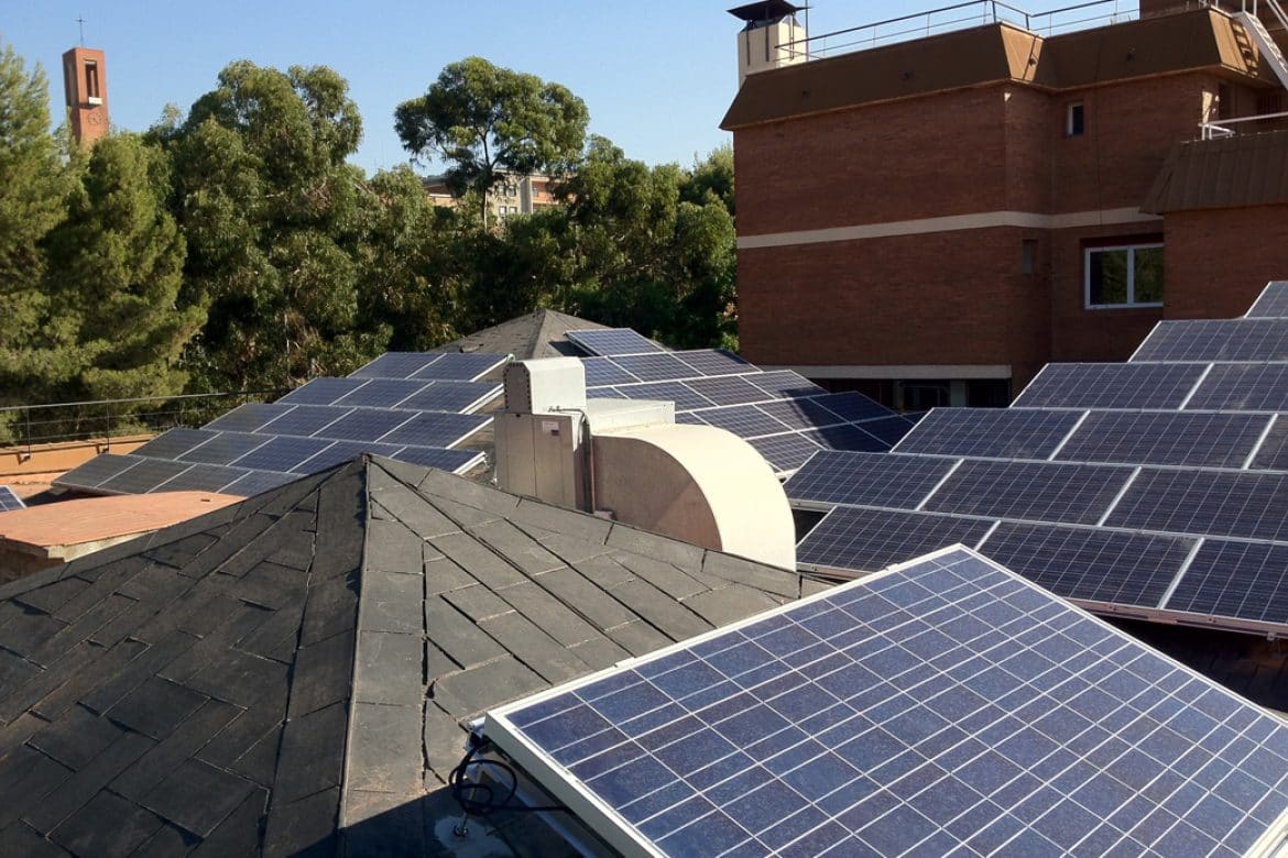 Paneles solares instalados en el tejado de Mundet por C-Solar