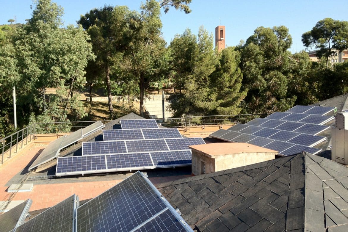 Placas solares instaladas en el tejado de Mundet por C-Solar