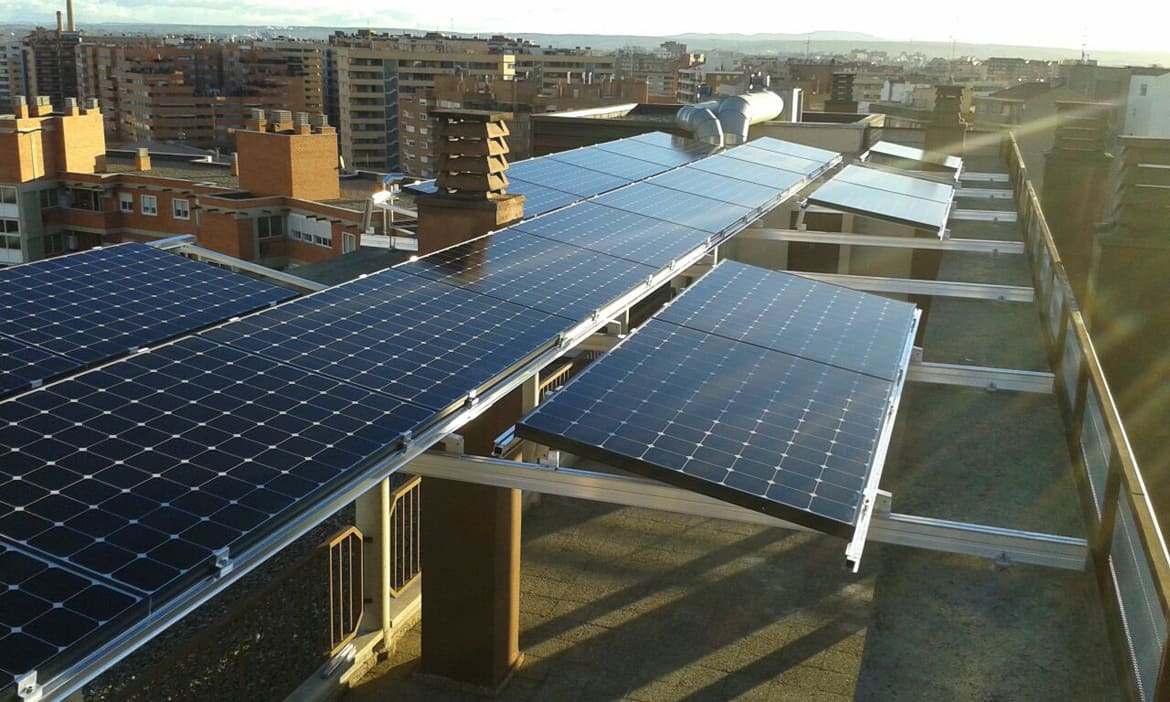 Estructuras paneles solares fotovoltaicos cubierta Zaragoza