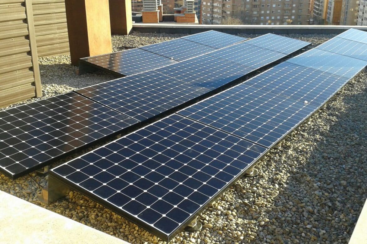 Placas fotovoltaicas instaladas en Zaragoza