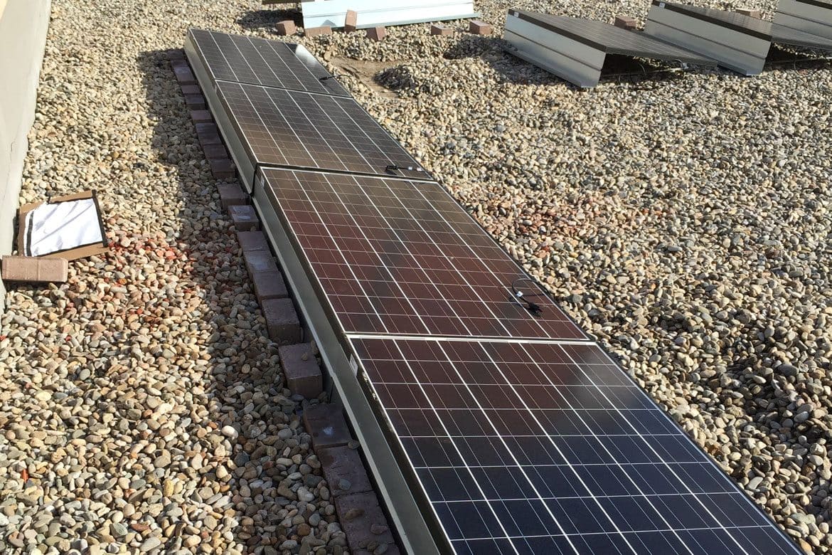 Barra de placas solares en Les Corts | C-Solar