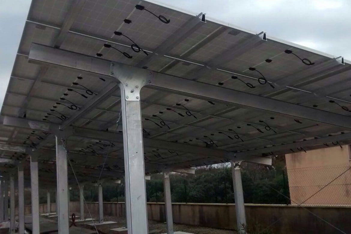 Pergola solar fotovoltaica en Sanitas Gerunda