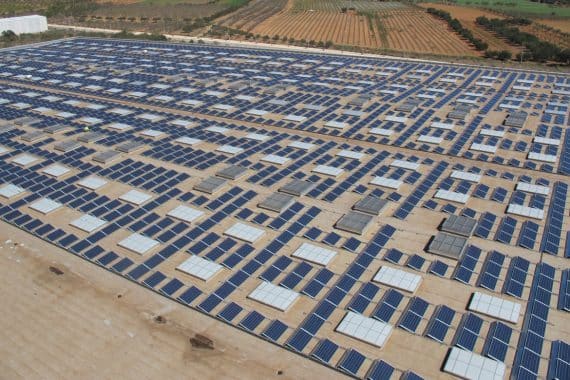 Instalación de placas solares en el Ikea de Valls, Tarragona
