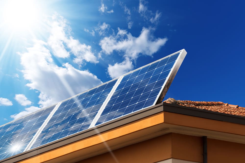 placa fotovoltaica en tejado de vivienda particular