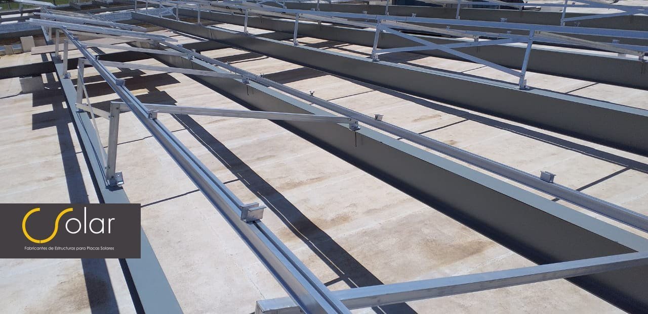 Fabricación de estructuras para paneles solares en el hospital Rio tercero de cordoba en Argentina