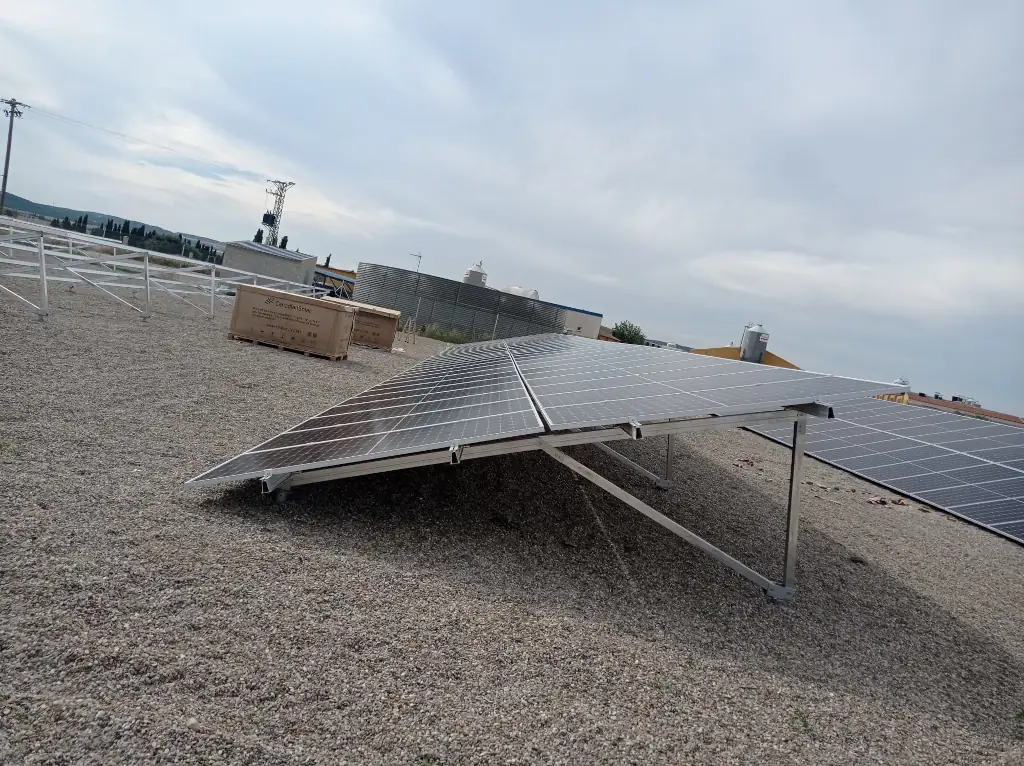 Estructura para paneles solares sobre terreno CS-Land Tor