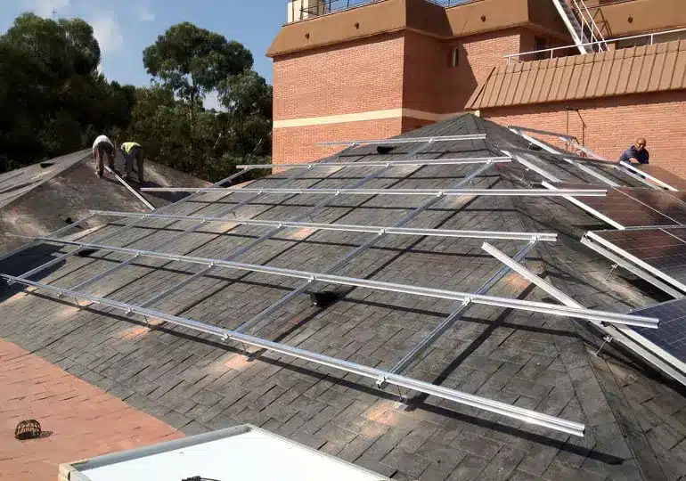 Estructura para placas fotovoltaicas en Campus Mundet de Barcelona