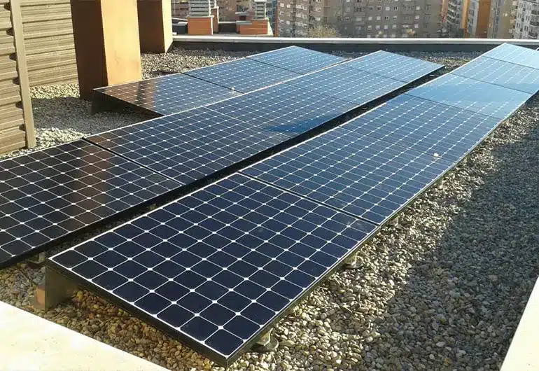 Placas fotovoltaicas instaladas en Zaragoza