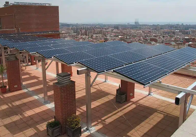 Estructura para placas fotovoltaicas en Sanitas Barcelona