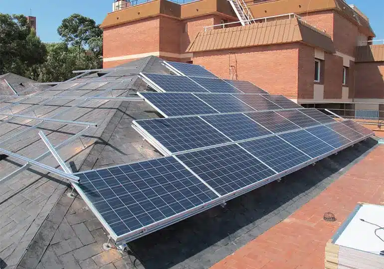 Estructuras y soportes para paneles fotovoltaicos en Mundet