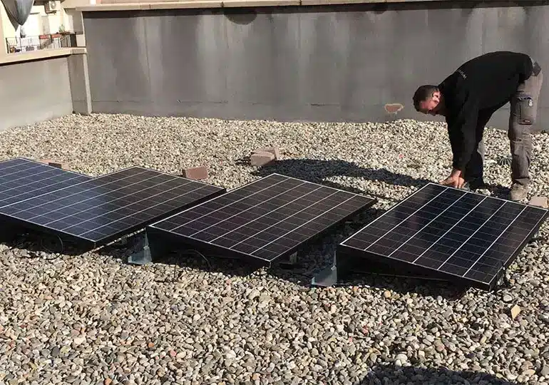 Instalación de placas solares en Les Corts