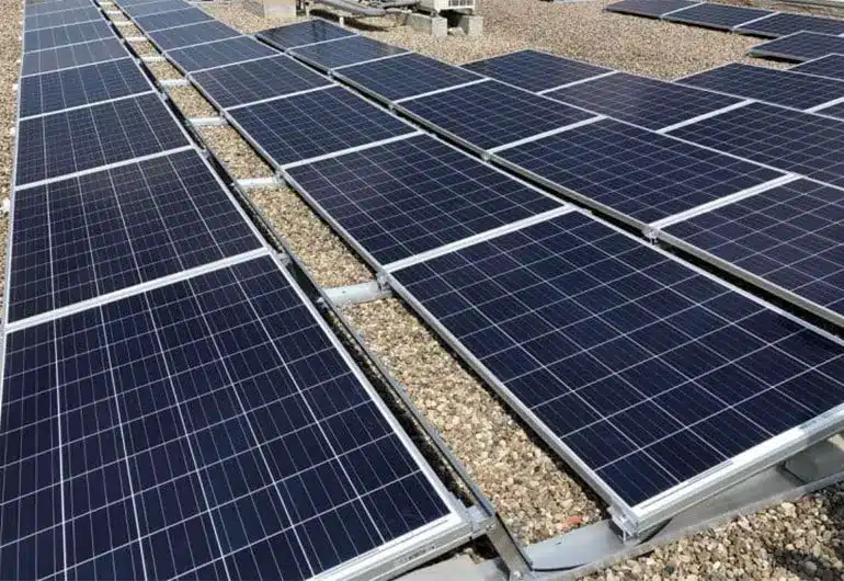Estructuras fotovoltaicas en Terrats Medical de Barcelona