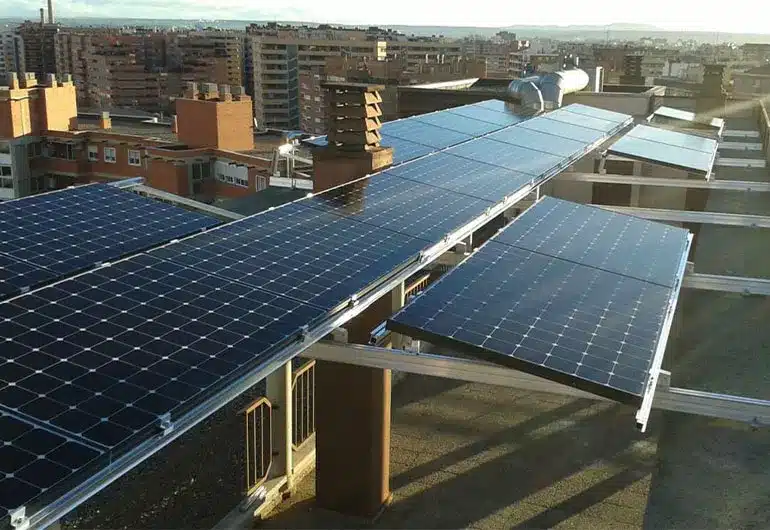 Estructuras paneles solares fotovoltaicos cubierta Zaragoza