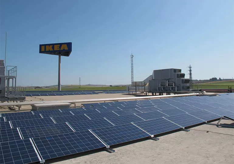 Estructura paneles solares sobre techo de membrana asfáltica