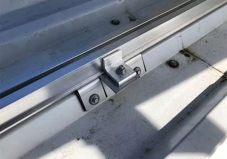 Fijación para soporte de placas solares en Gurb, Barcelona