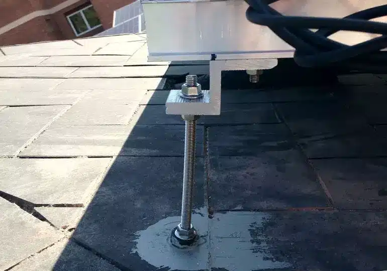 Sistema de fijación del soporte de los paneles fotovoltaicos de Mundet