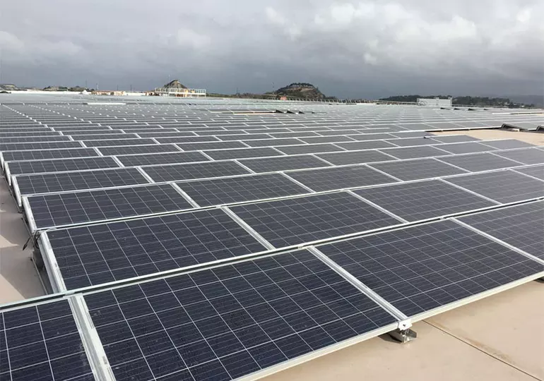 Instalación de placas solares en supermercado Bon Preu Balenyà
