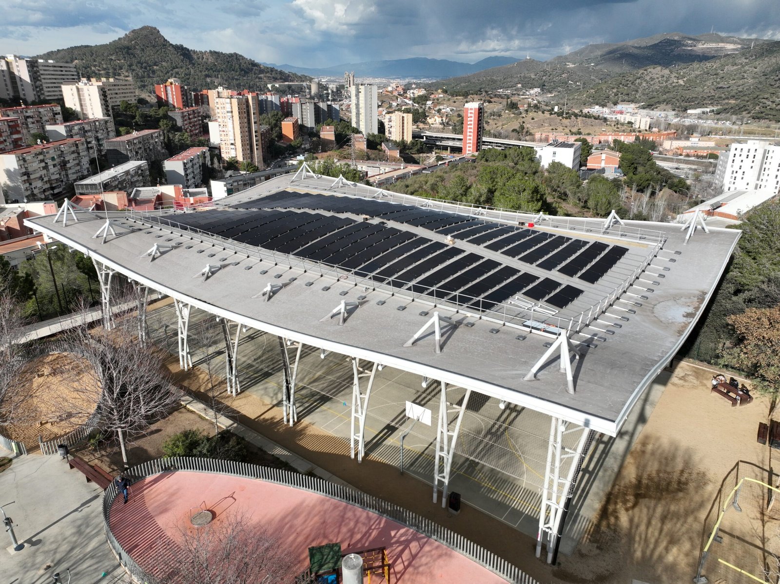Instalación solar sobre cubierta arquitectónica compleja