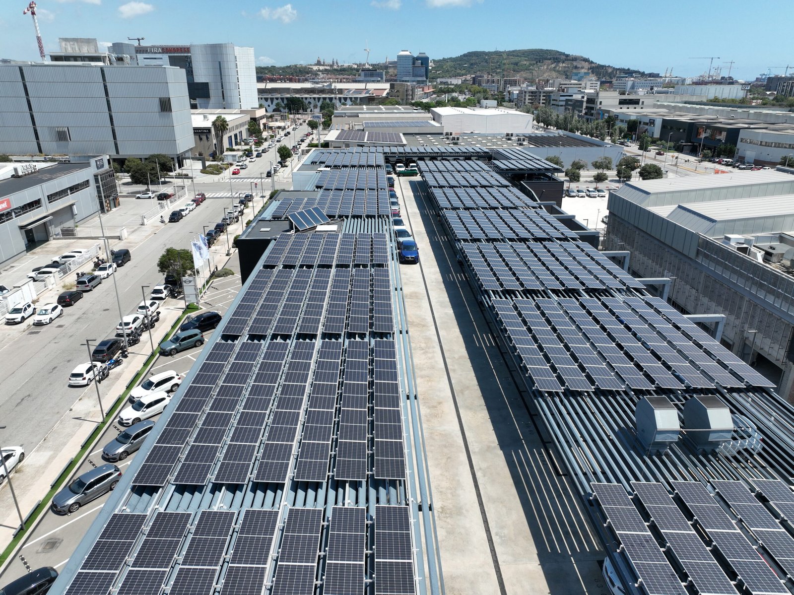Instalación fotovoltaica sobre marquesina de parking en concesionario BMW
